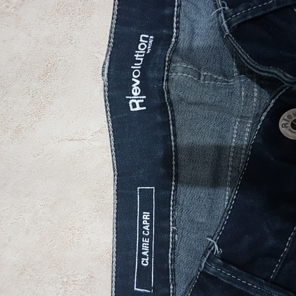 Jean Capri - Picture 2 of 5